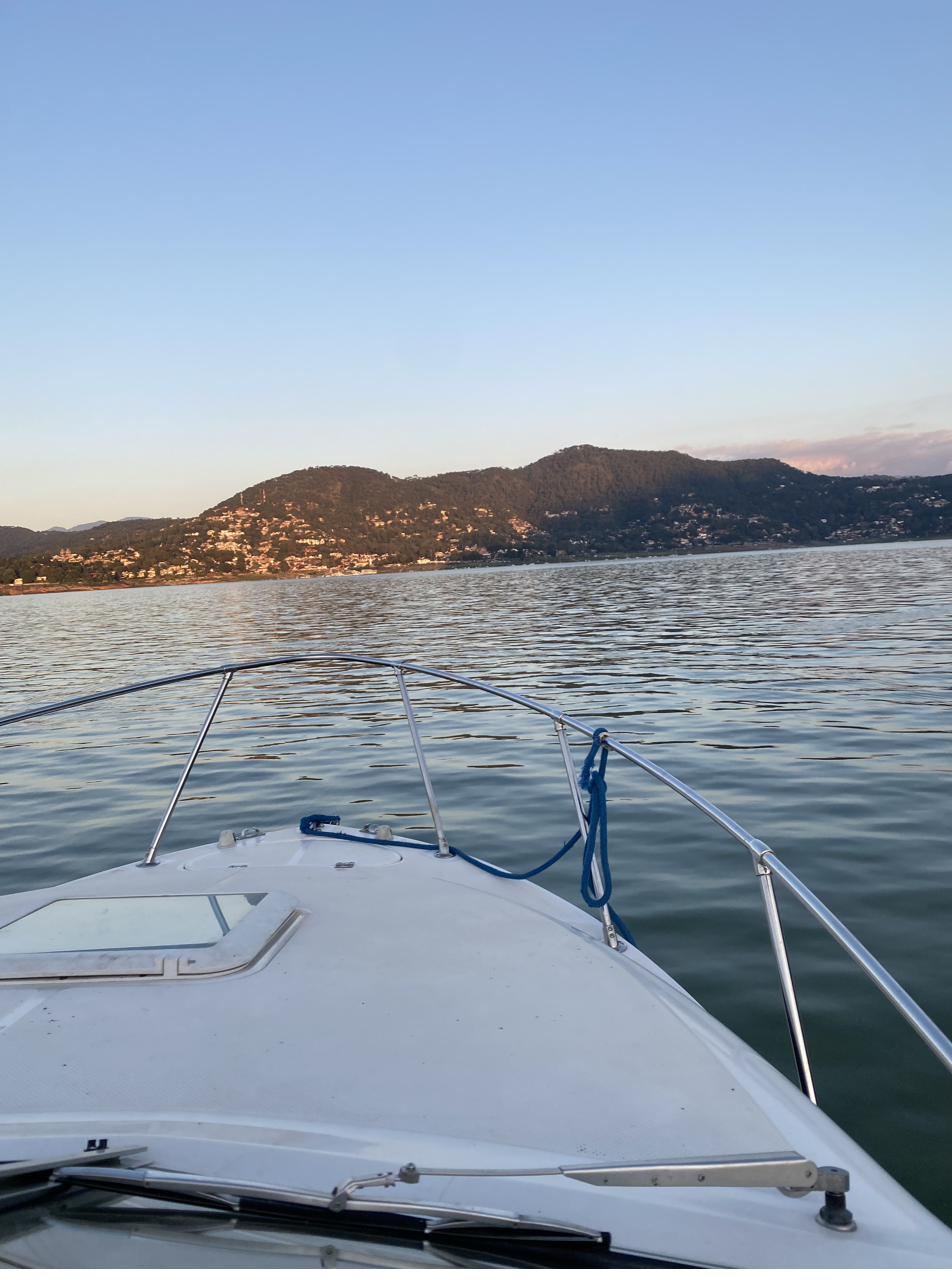 Kayak al amanecer en el lago de Valle de Bravo