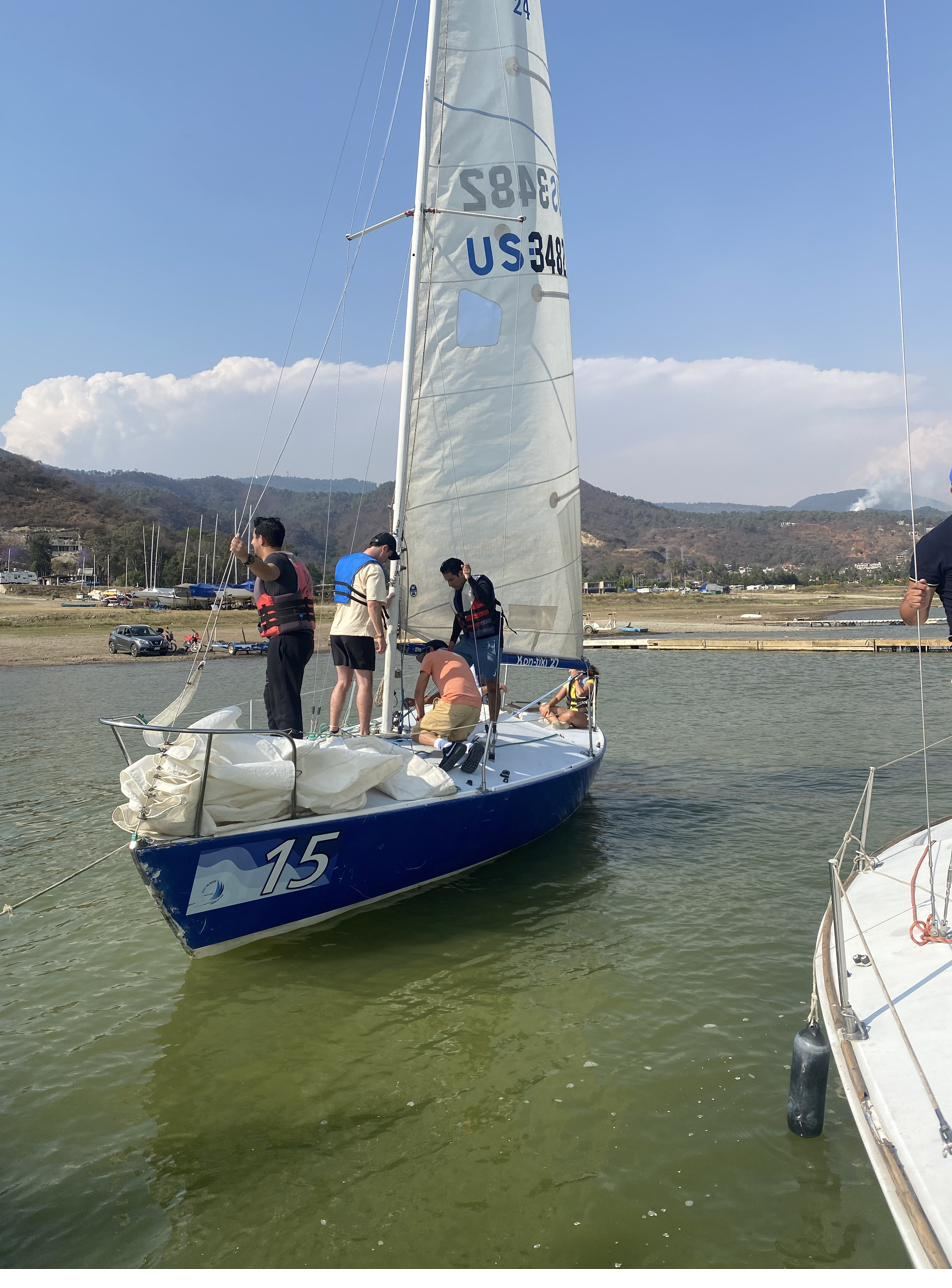 Paseo en velero por el lago de Valle de Bravo